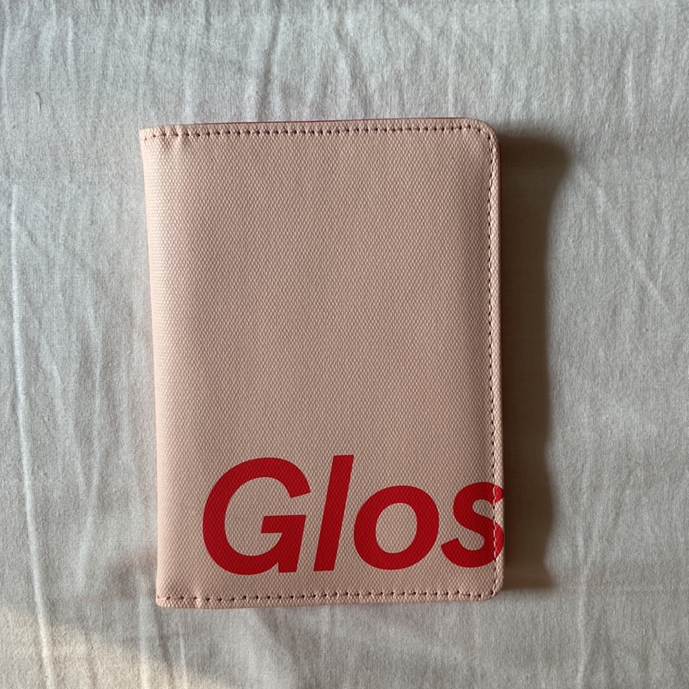 GLOSSIER London Passport Holder